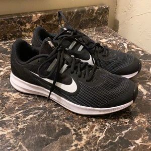 Nike sneakers like new!